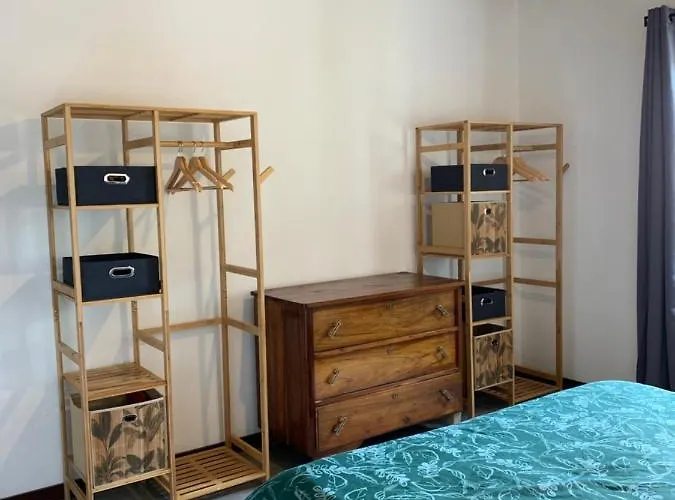 Semesterbostad Charming 3-bed House