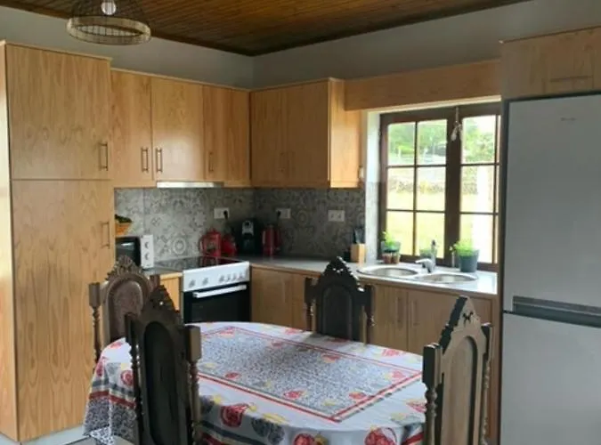 Semesterbostad Charming 3-bed House *