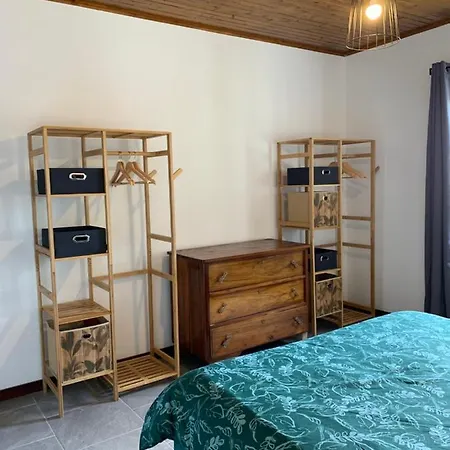 בית נופש Charming 3-bed House