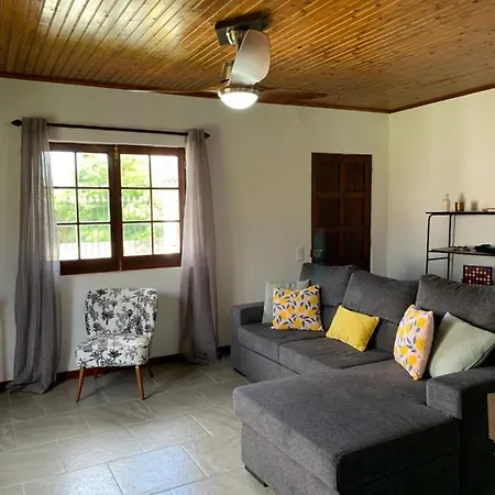 Charming 3-bed House בית נופש Biscoitos (Terceira)