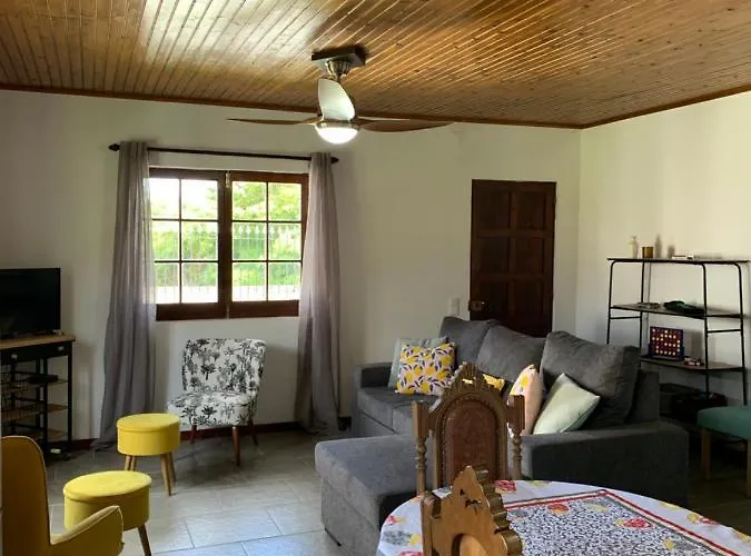 Charming 3-bed House 別荘